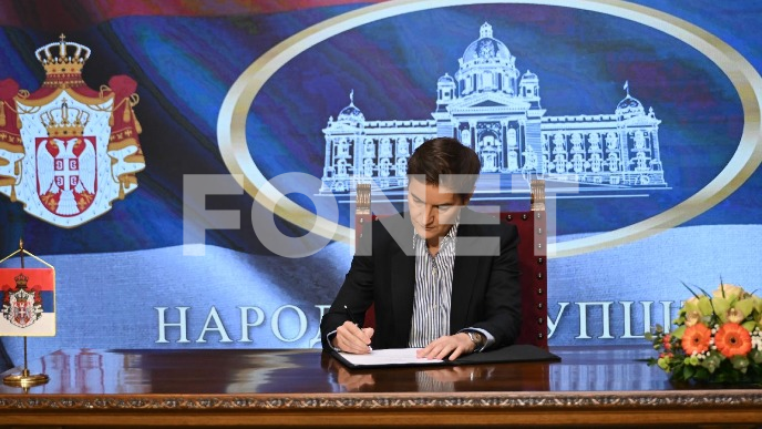 Miran i dostojanstven skup